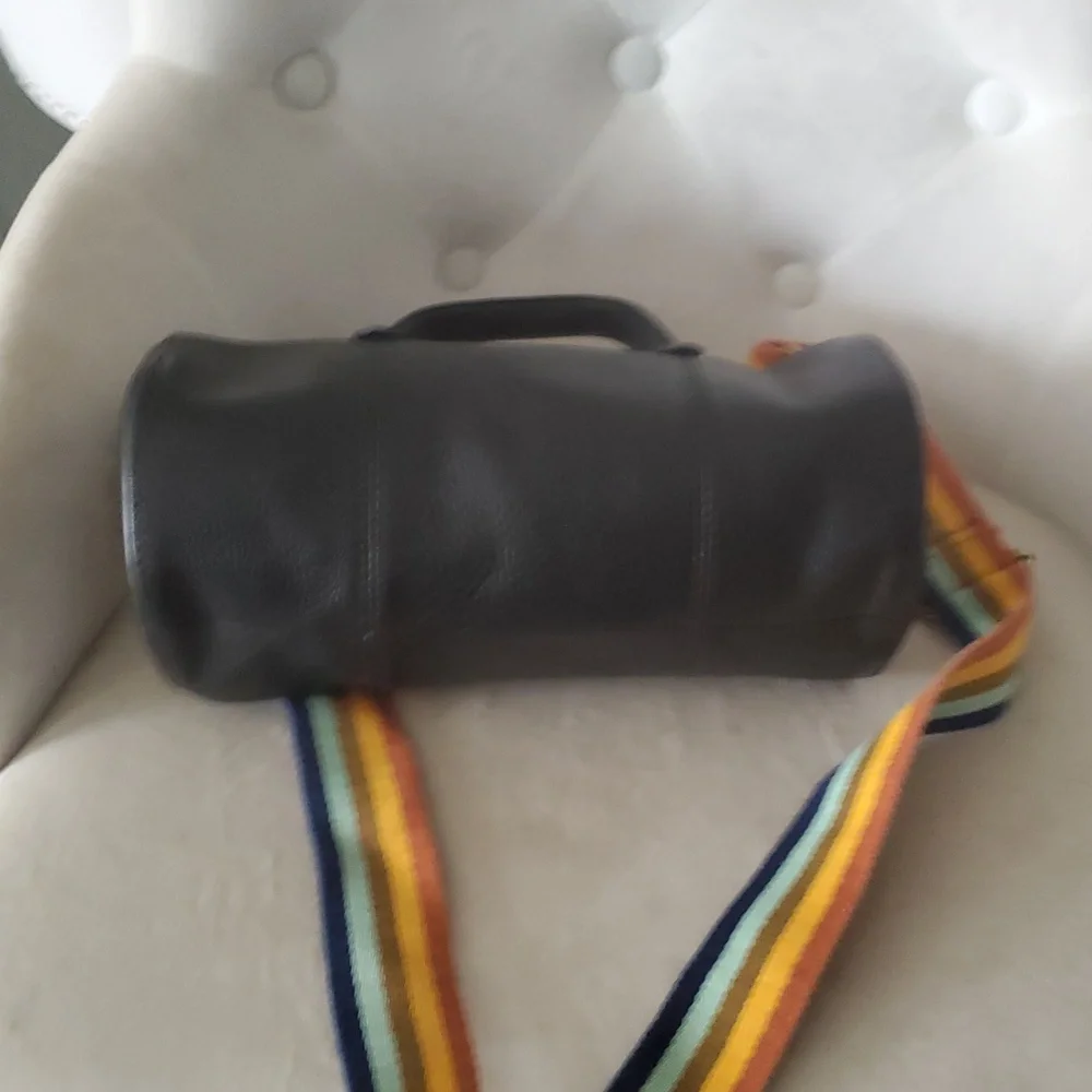 Madewell Black Crossbody Bag with Textured Leather and Detachable Rainbow Strap - Picture 5 of 12